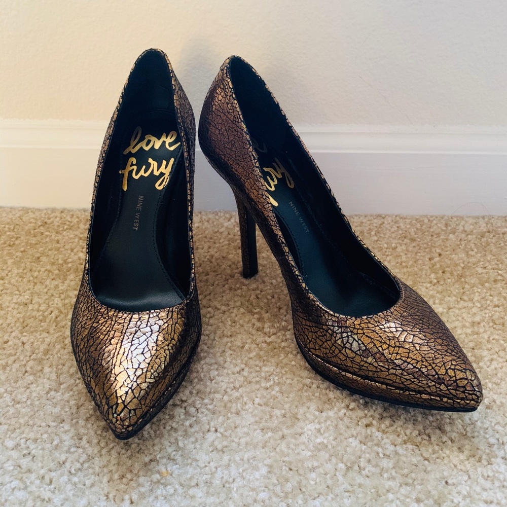 High heel pumps